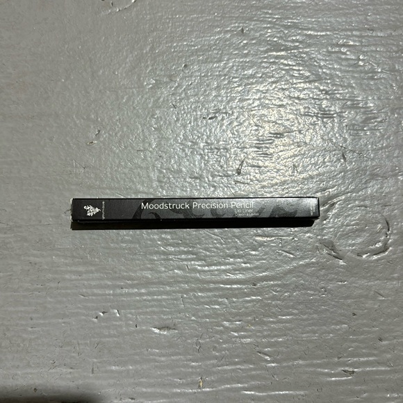 Younique Moodstruck Precision Pencil Lip Liner in the colour Pouty - Picture 4 of 13